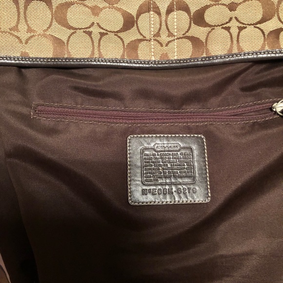 Authentic E06k-6279 gently used Tan Shoulder Bag - Picture 8 of 8